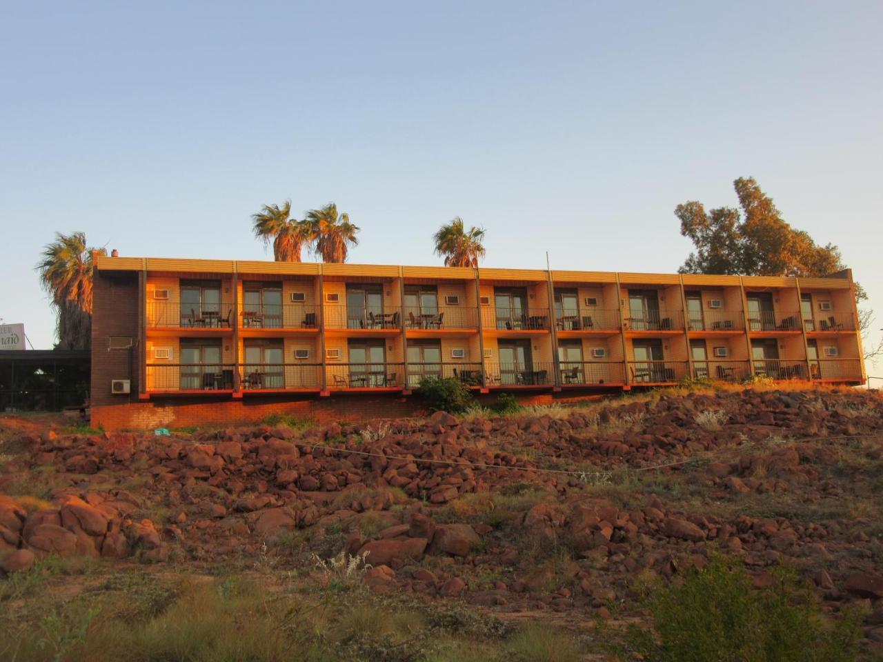 Dampier Mermaid Hotel Karratha Экстерьер фото